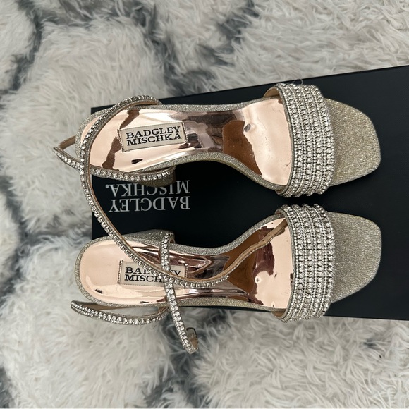 BADGLEY MISCHKA - Women's Size 6 Becca Sandal - Platino - Picture 4 of 7